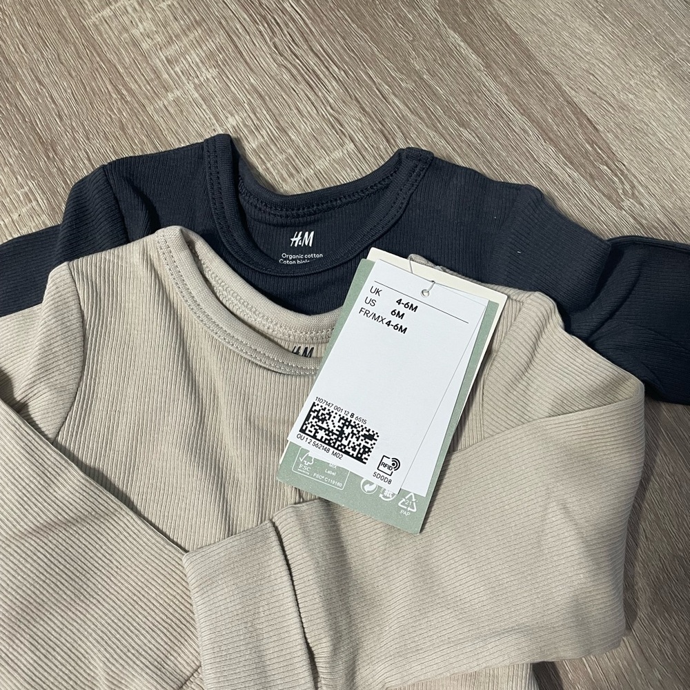 H&M Ribbed Onesies - Picture 2 of 3